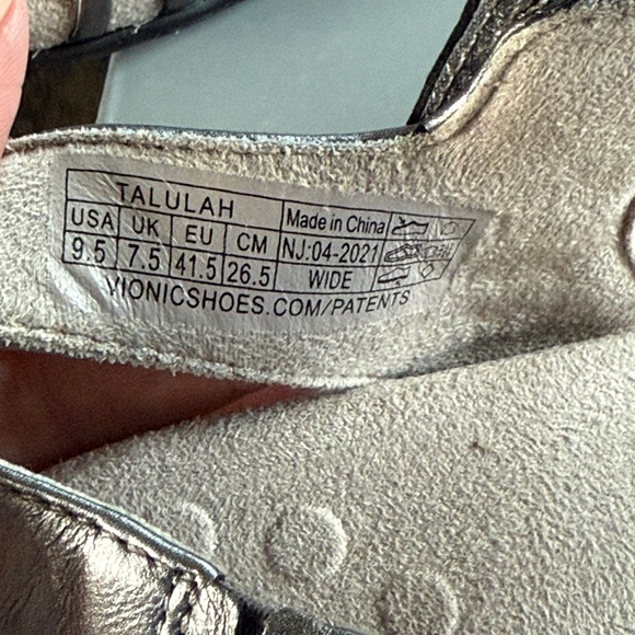 Vionic NWT Talulah Strappy Comfort Sandal Metallic Pewter 9.5‎ wide - Picture 4 of 8
